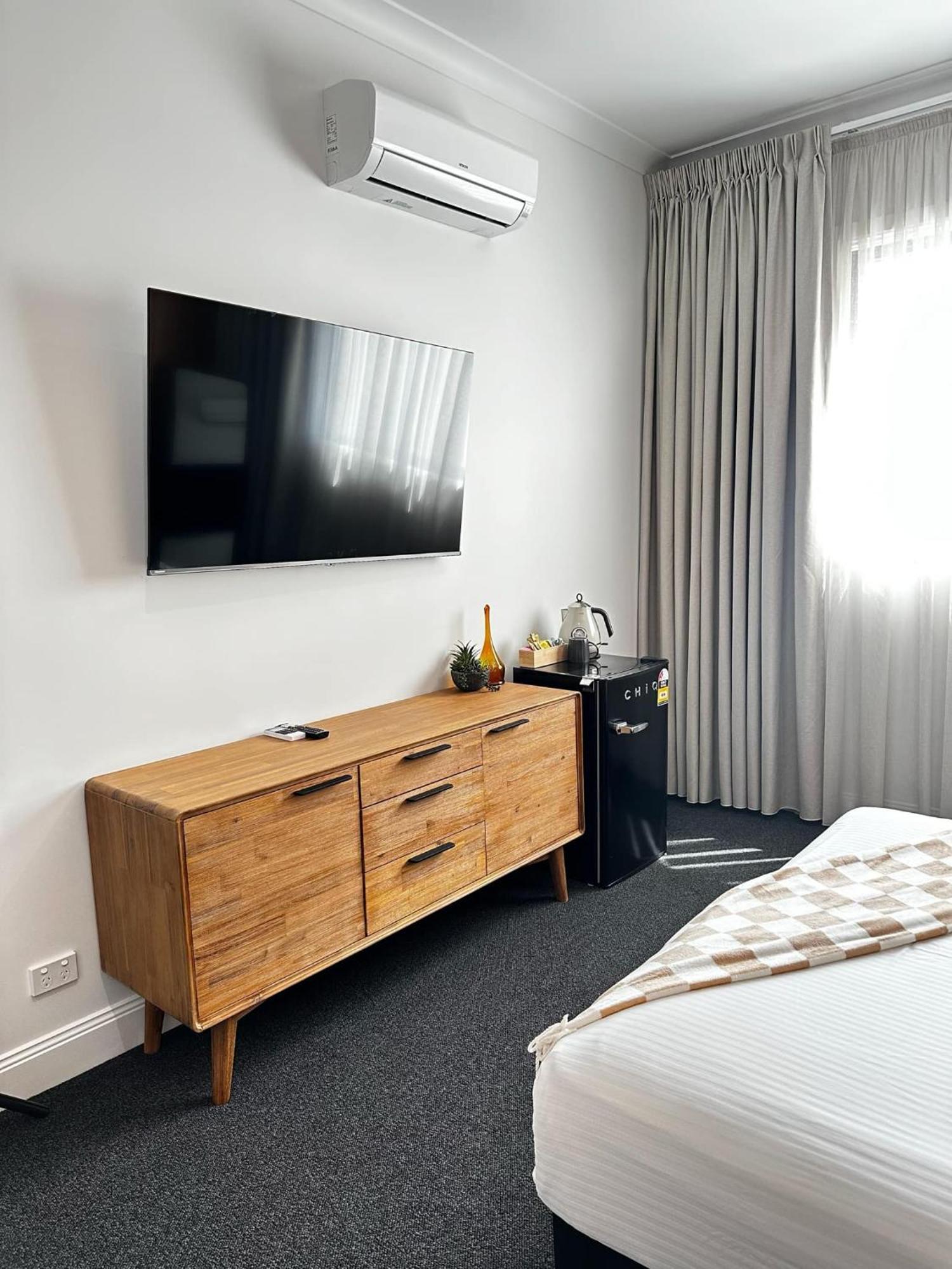 The Sherwood Hotel 利斯莫尔 外观 照片